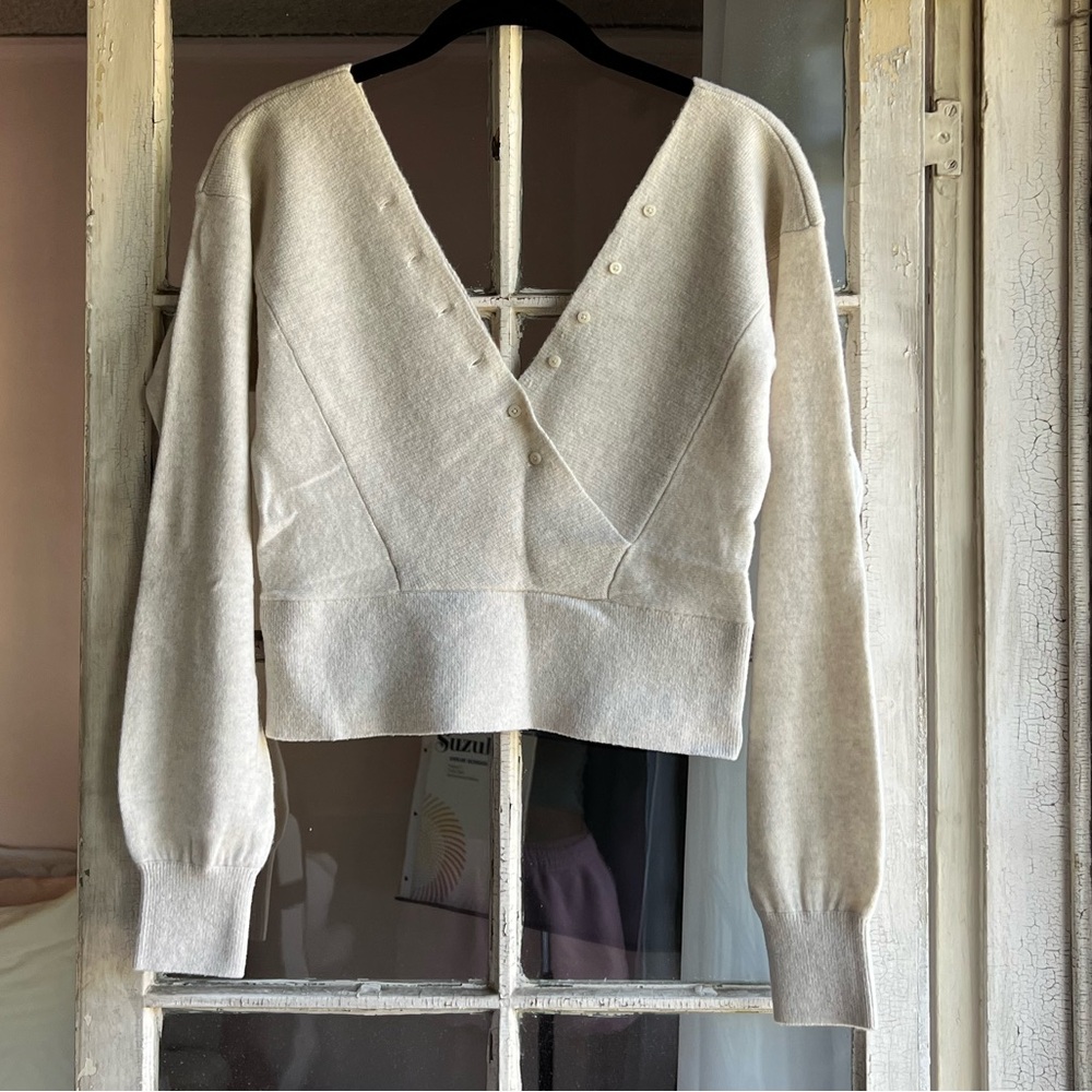 Club Monaco Vindaya Button V-Neck Long Sleeve Cashmere Sweater